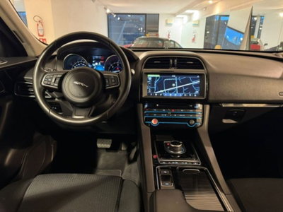 Jaguar F-Pace 2.0 D 180 CV Pure (9)