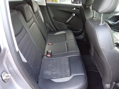 Peugeot 2008 120 EAT6 S&S Allure (12)
