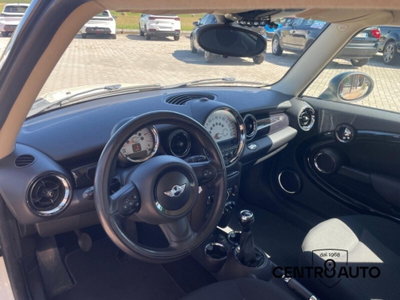 MINI Mini 1.6 16V Cooper D (10)