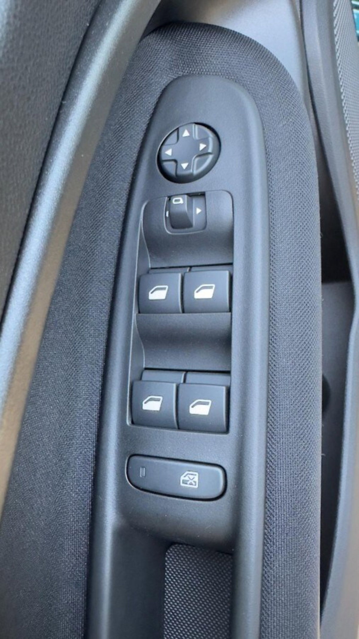 Fiat 600 1.2 hybrid Business 110cv auto (14)
