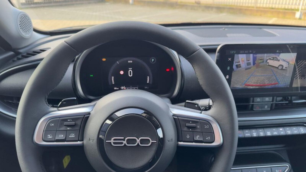 Fiat 600 1.2 hybrid Business 110cv auto (16)