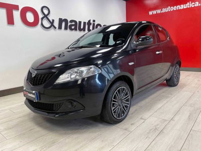 Lancia Ypsilon 1.0 FireFly 5 porte S&S Hybrid Silver Plus usata
