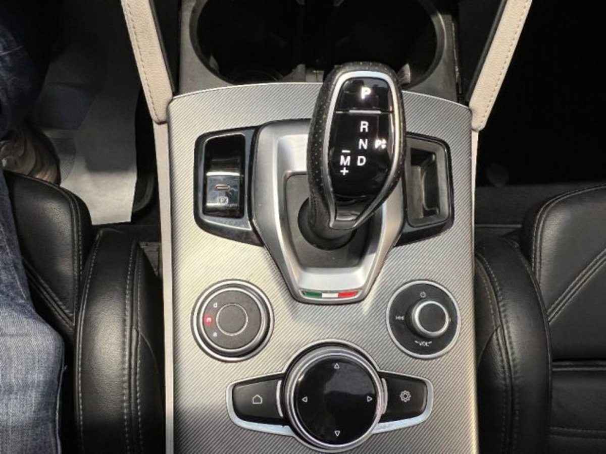 Alfa Romeo Stelvio Stelvio 2.2 Turbodiesel 210 CV AT8 Q4 Veloce Tì (12)