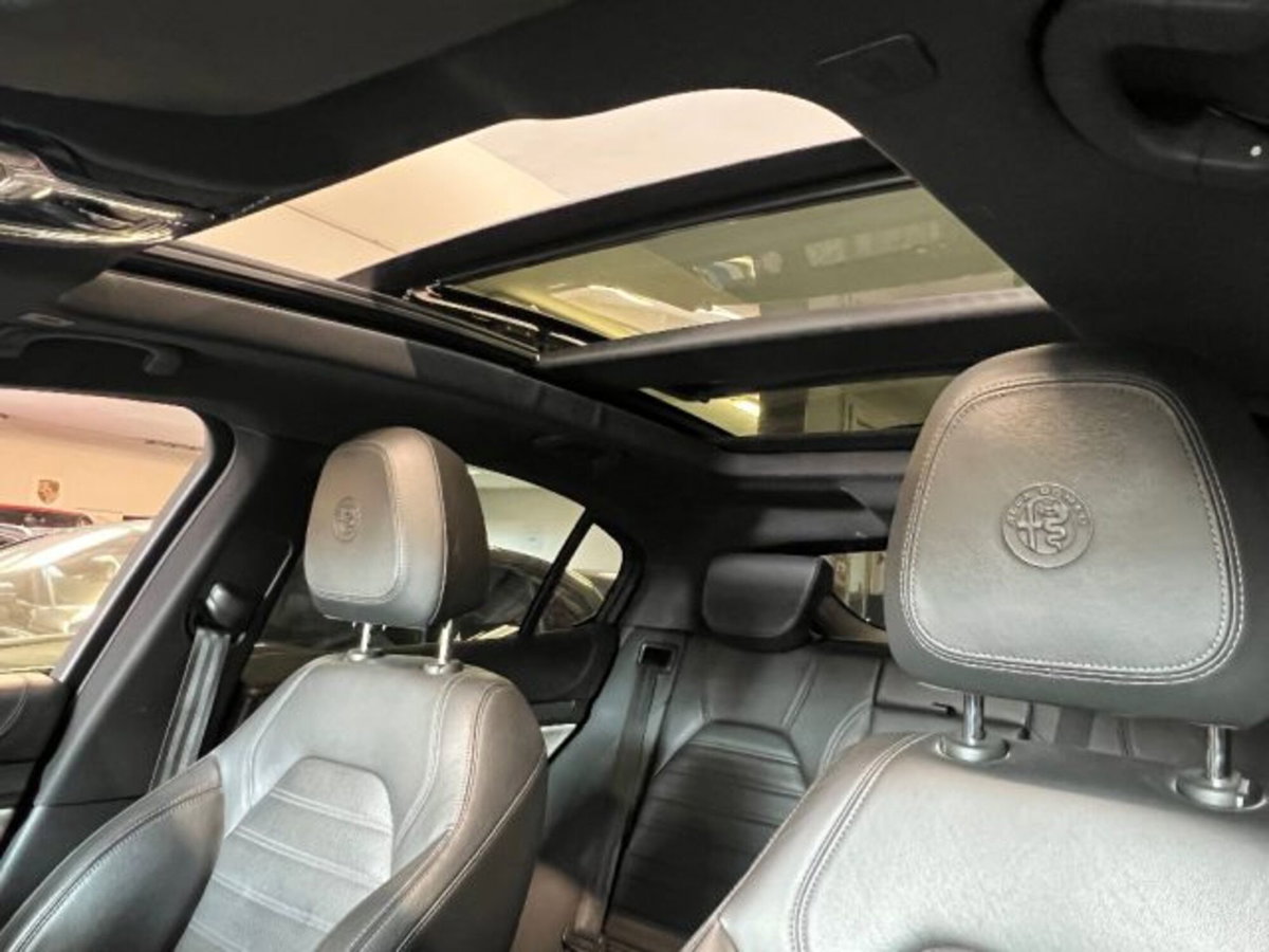 Alfa Romeo Stelvio Stelvio 2.2 Turbodiesel 210 CV AT8 Q4 Veloce Tì (14)