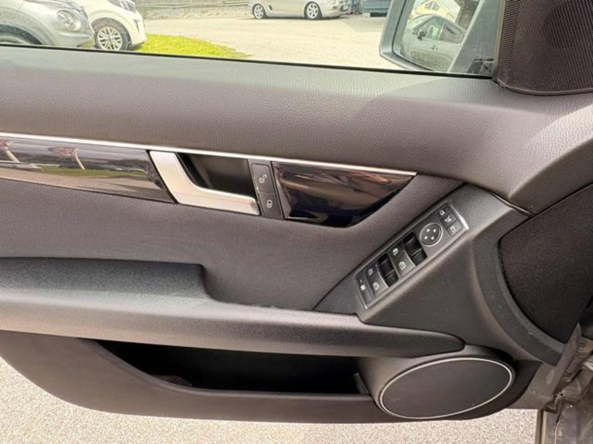 Mercedes-Benz Classe C 200 CDI BlueEFFICIENCY Elegance (10)