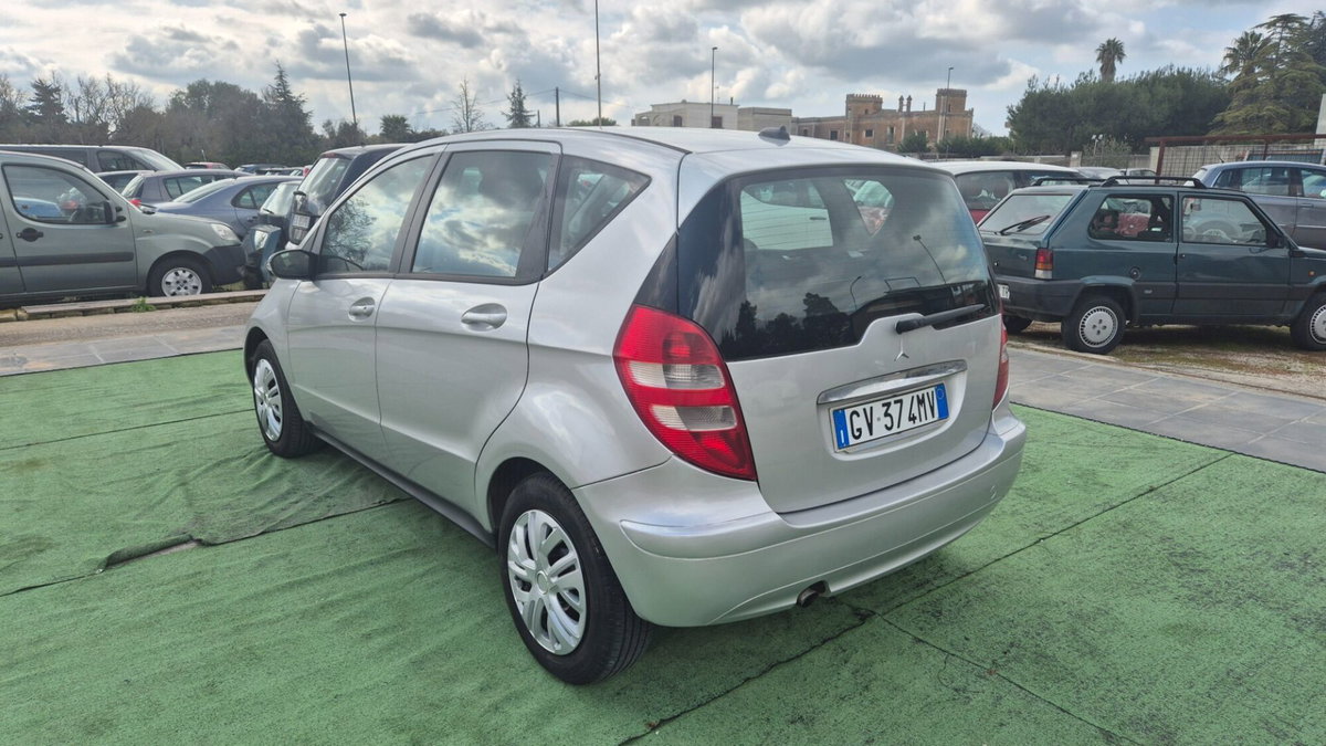 Mercedes-Benz Classe A 160 BlueEFFICIENCY Elegance (3)