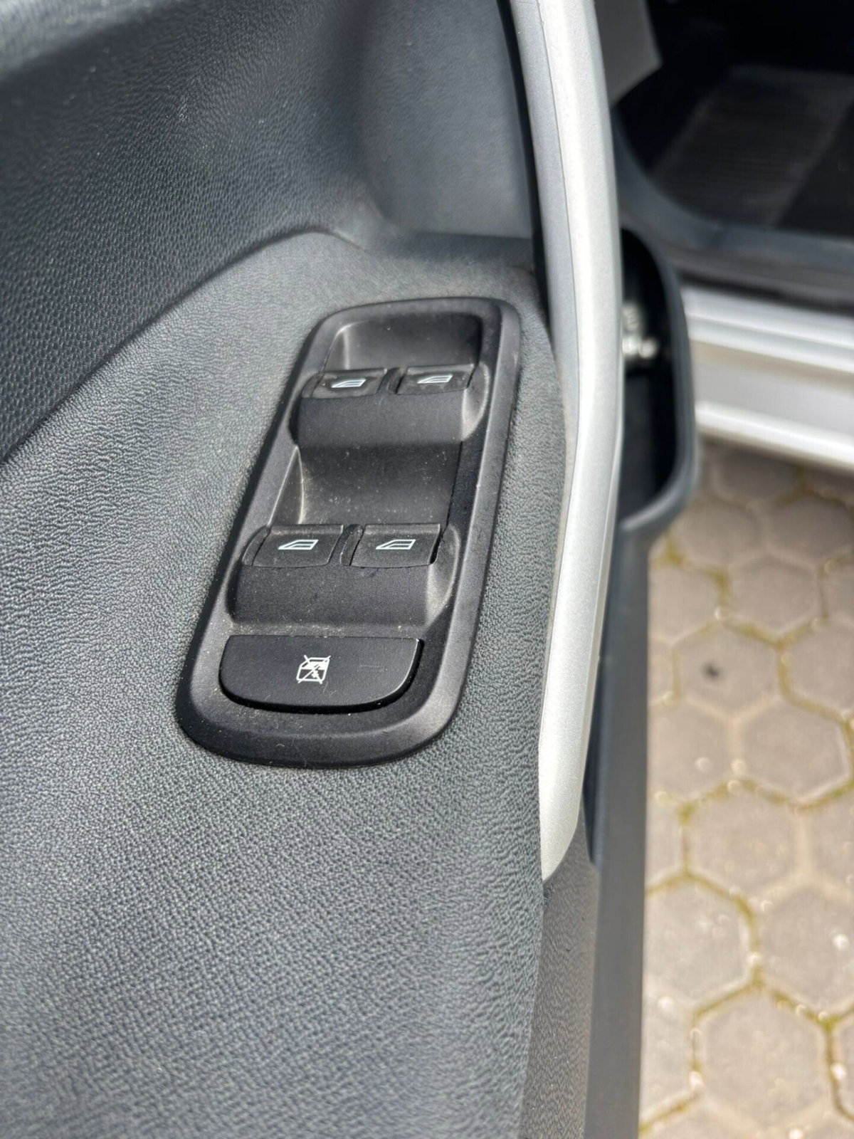 Ford Fiesta Ikon 1.4 TDCi 70CV 5 porte (10)