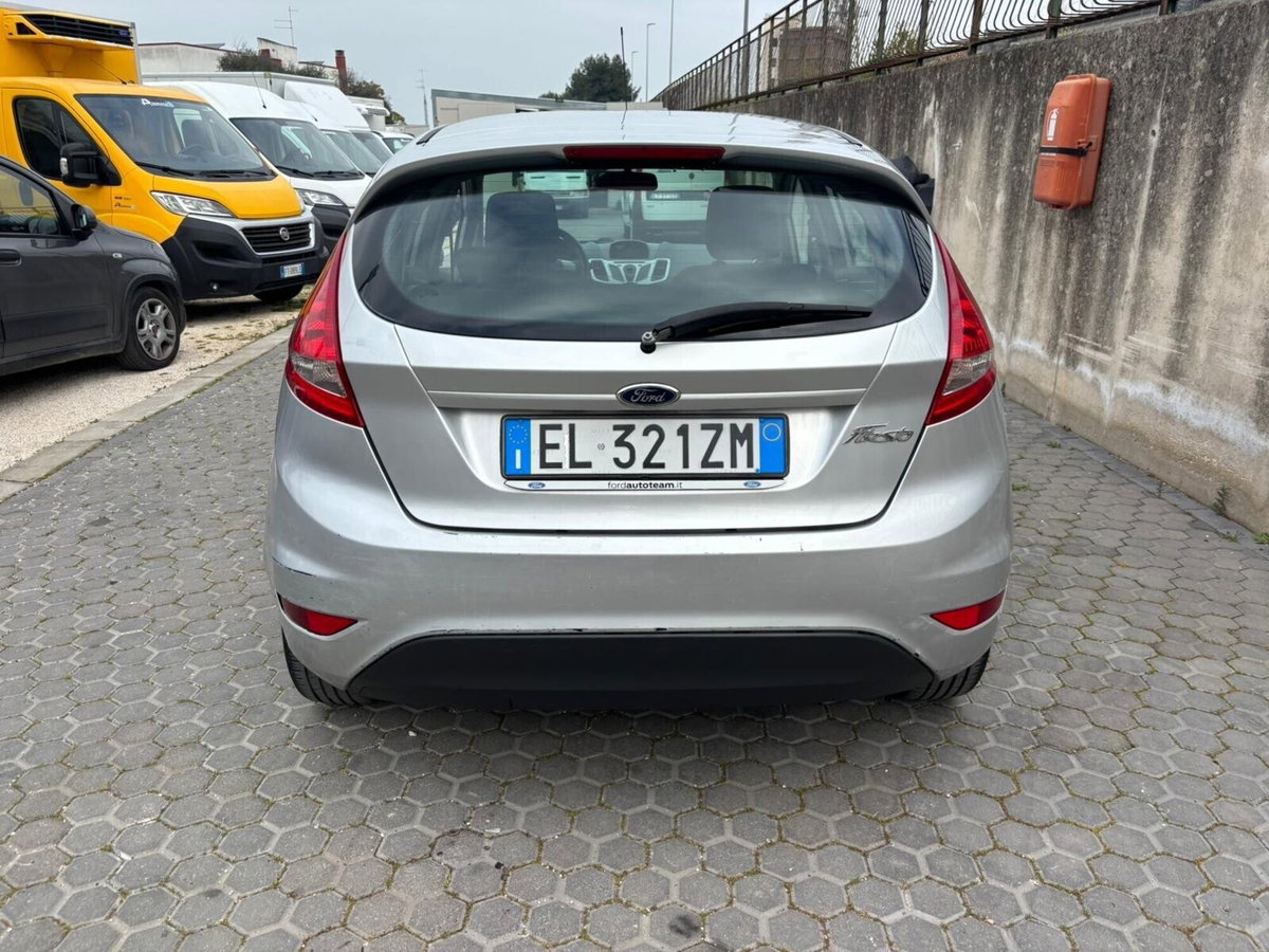 Ford Fiesta Ikon 1.4 TDCi 70CV 5 porte (5)