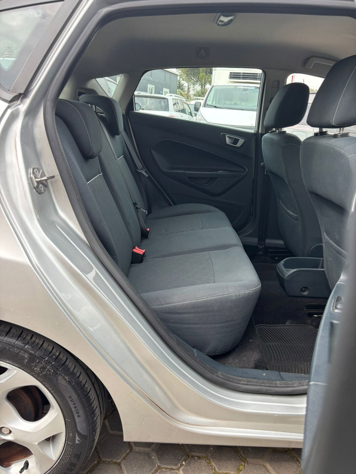 Ford Fiesta Ikon 1.4 TDCi 70CV 5 porte (8)
