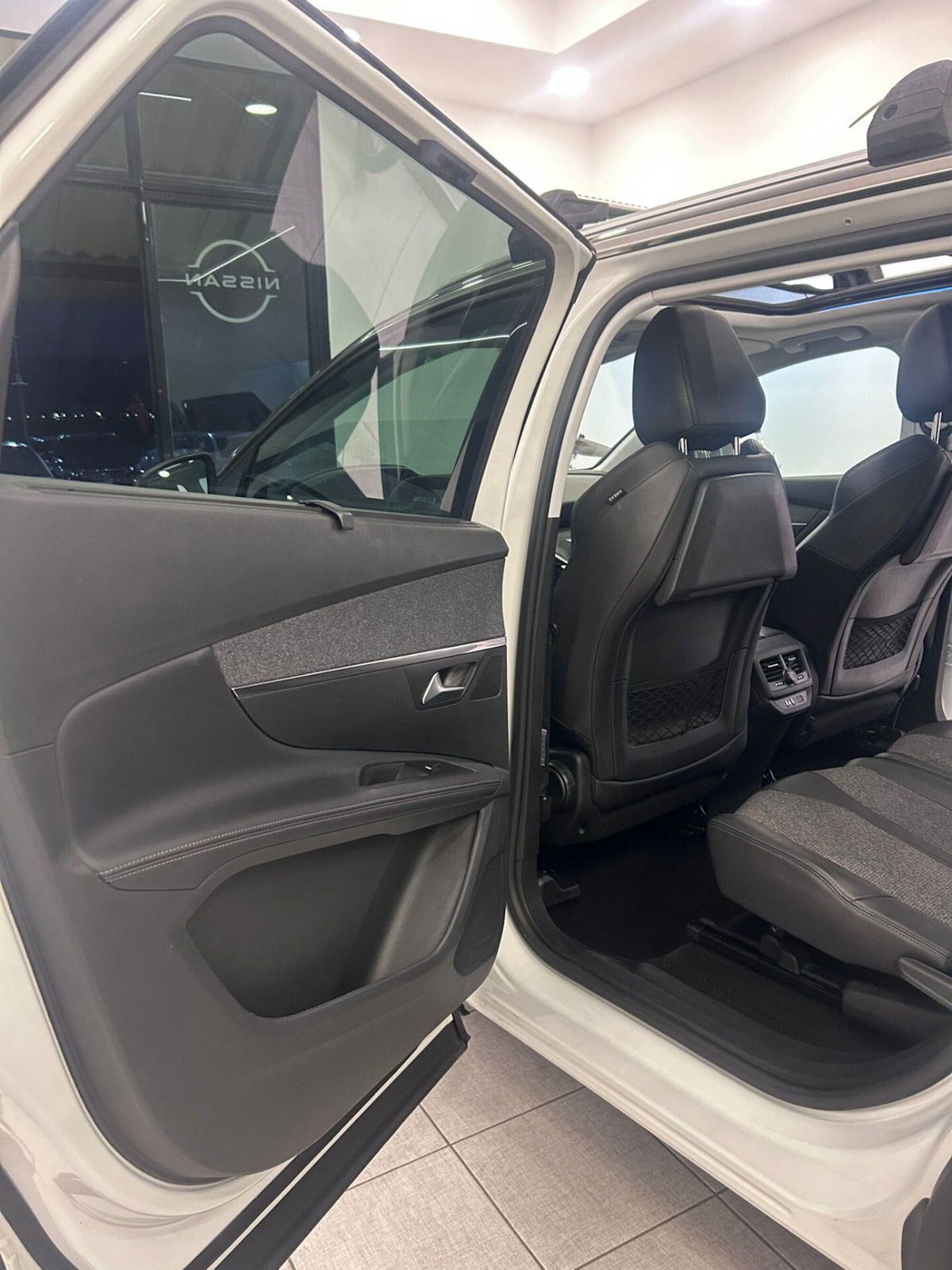 Peugeot 5008 BlueHDi 130 S&S Allure (20)