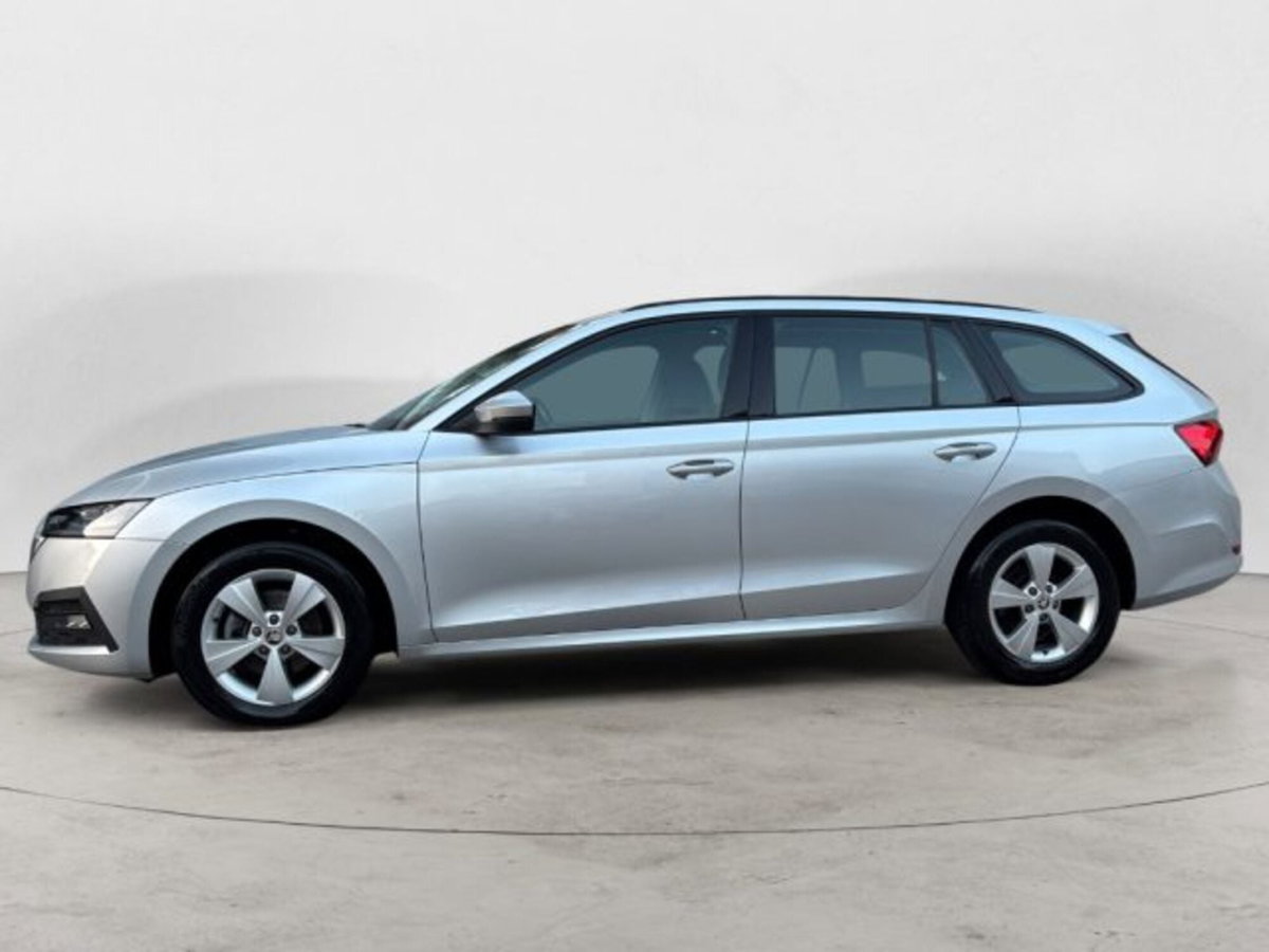 Skoda Octavia Station Wagon 2.0 TDI EVO SCR DSG Wagon Style (2)