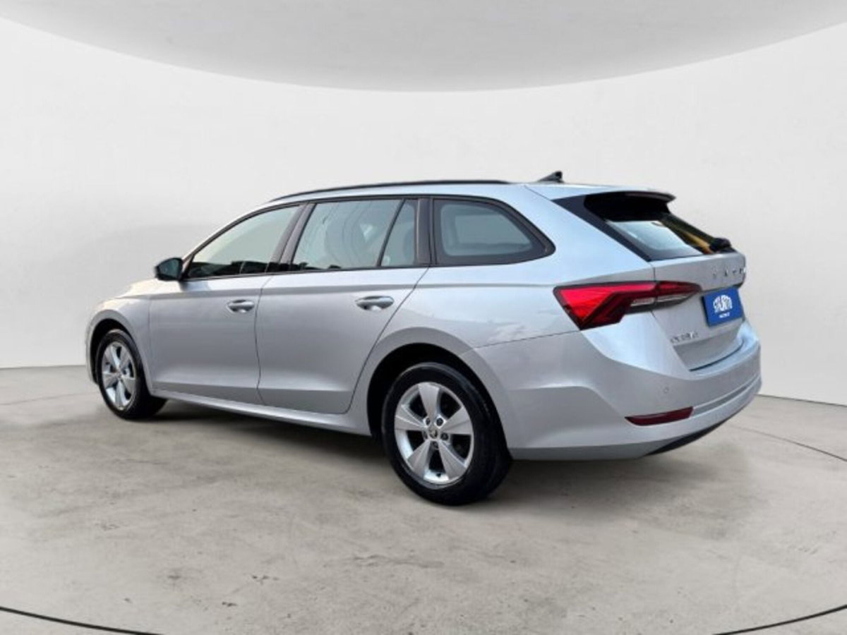 Skoda Octavia Station Wagon 2.0 TDI EVO SCR DSG Wagon Style (3)