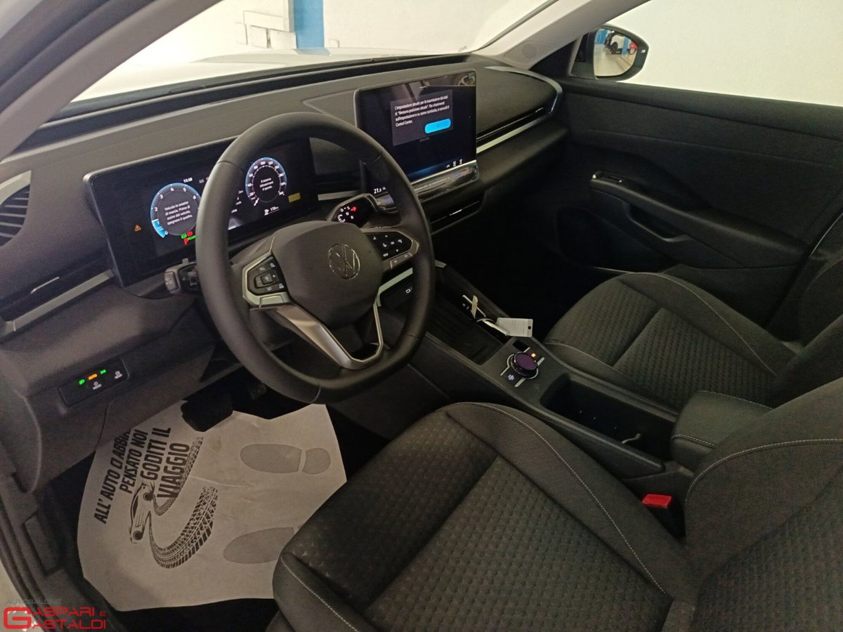Volkswagen T-Roc 1.5 etsi Life 115cv dsg (10)