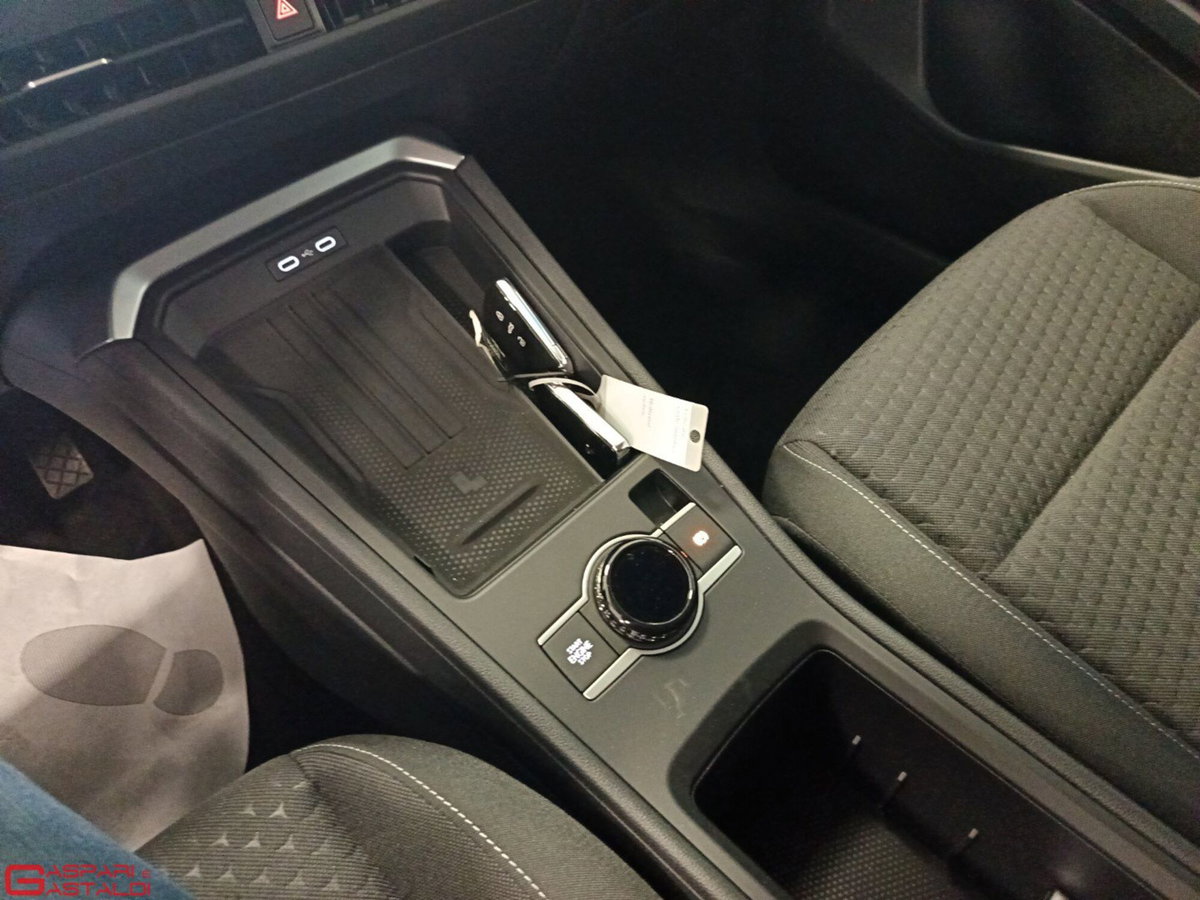 Volkswagen T-Roc 1.5 etsi Life 115cv dsg (13)