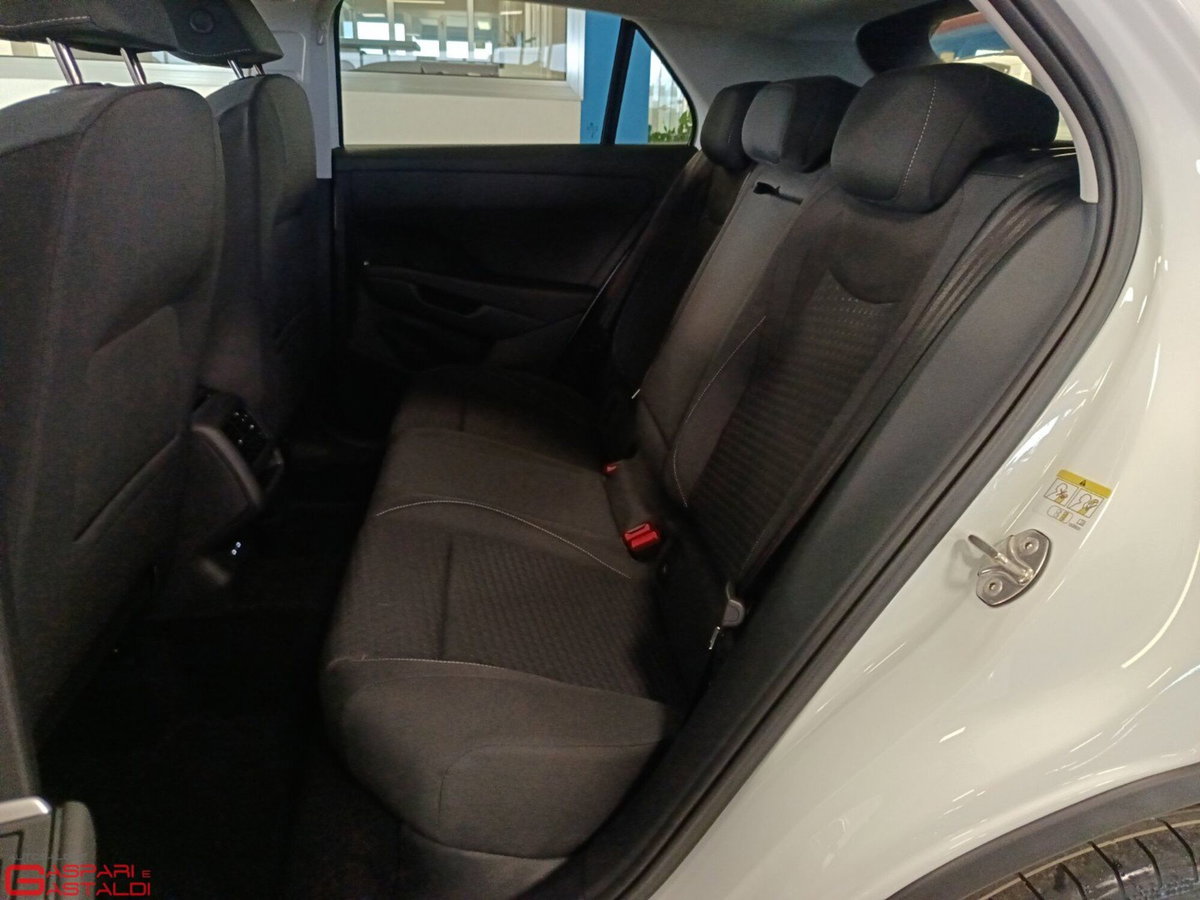 Volkswagen T-Roc 1.5 etsi Life 115cv dsg (6)