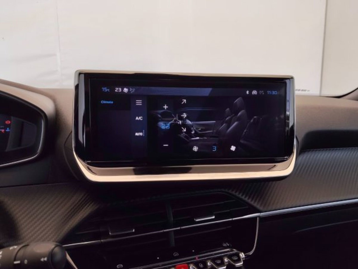 Peugeot 2008 PureTech 130 S&S Allure (9)