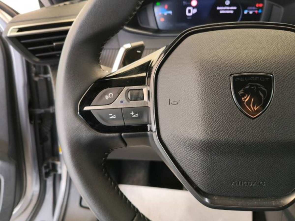 Peugeot 2008 PureTech 130 S&S Allure (11)