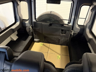 Land Rover Defender 110 2.4 TD4 CrewCab SE (8)