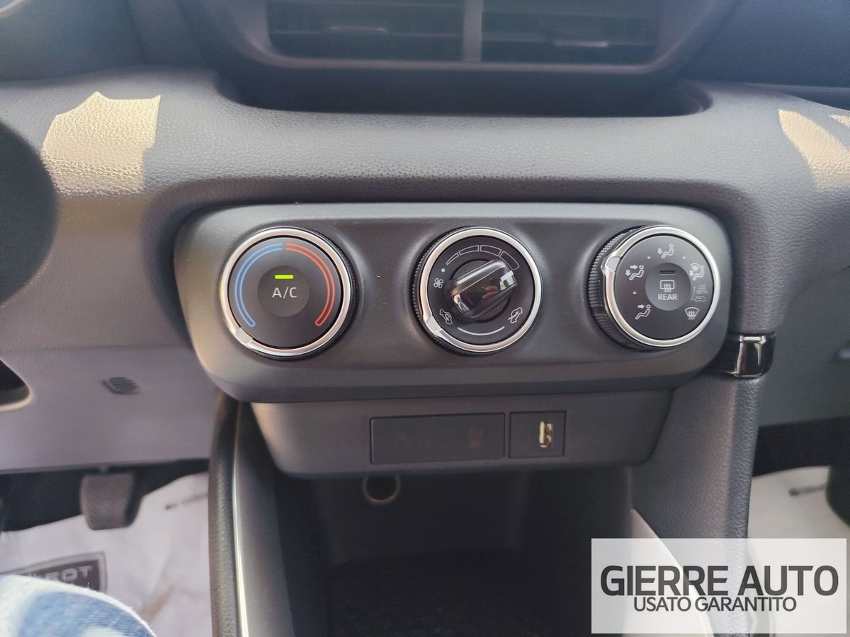 Toyota Yaris 1.0 5 porte Active (13)