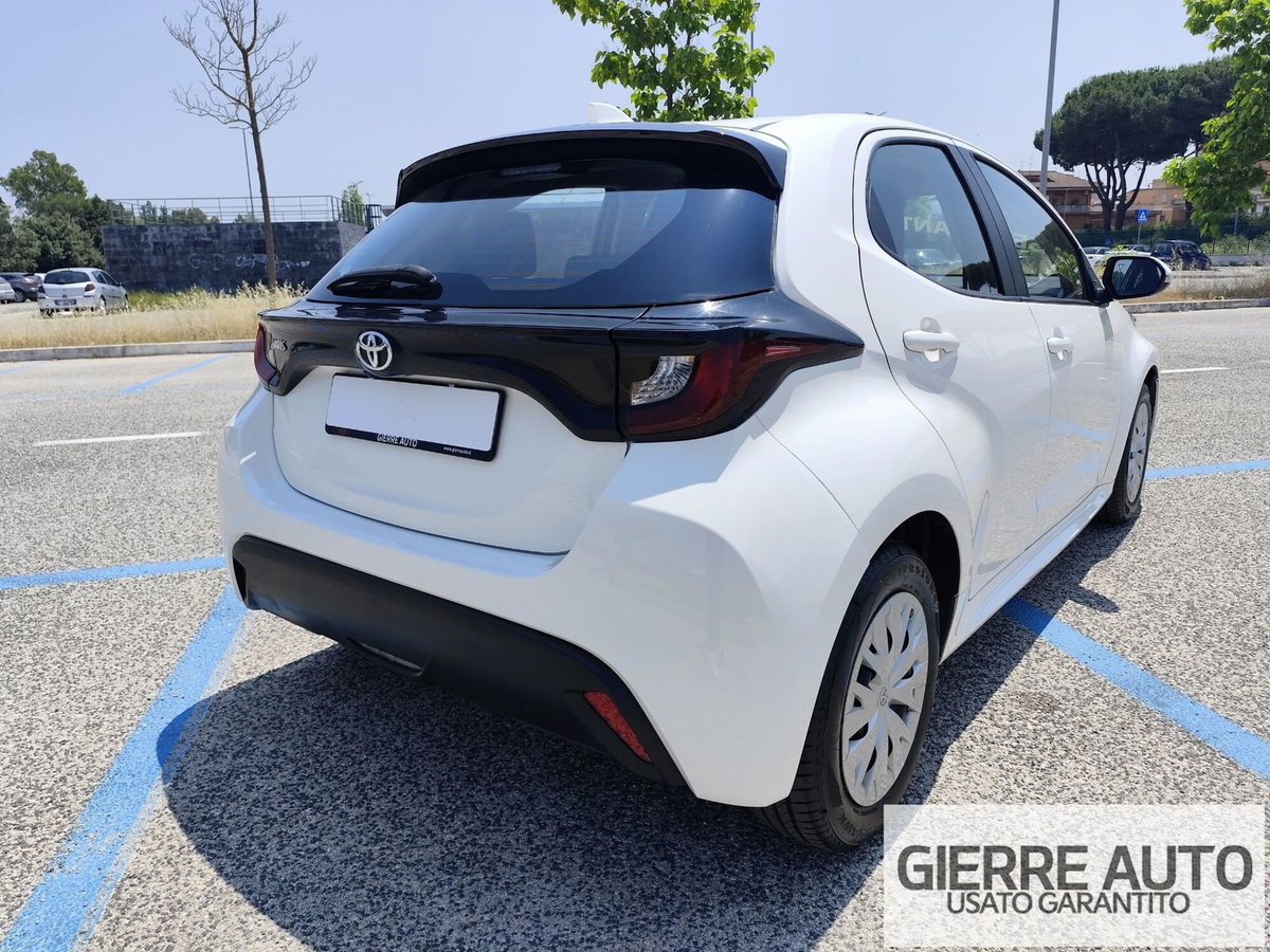 Toyota Yaris 1.0 5 porte Active (2)