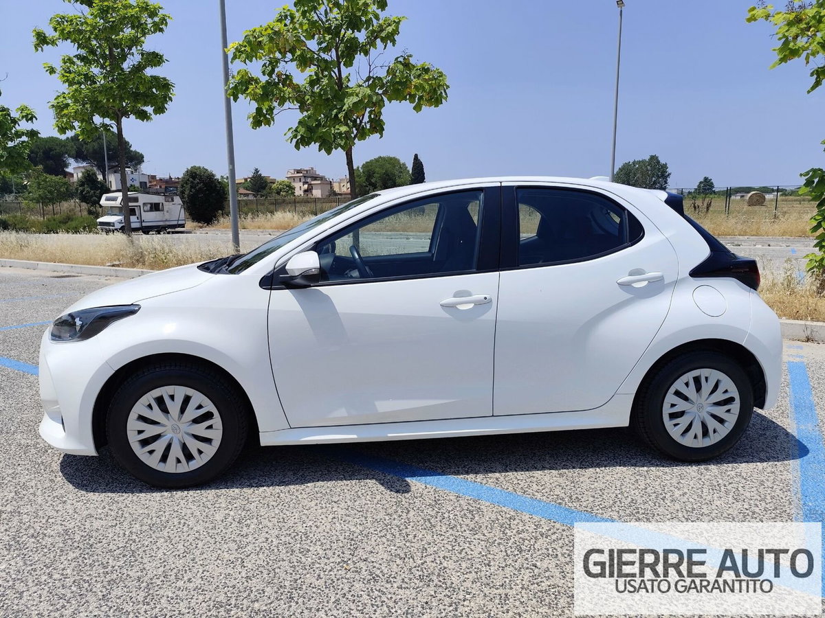 Toyota Yaris 1.0 5 porte Active (5)