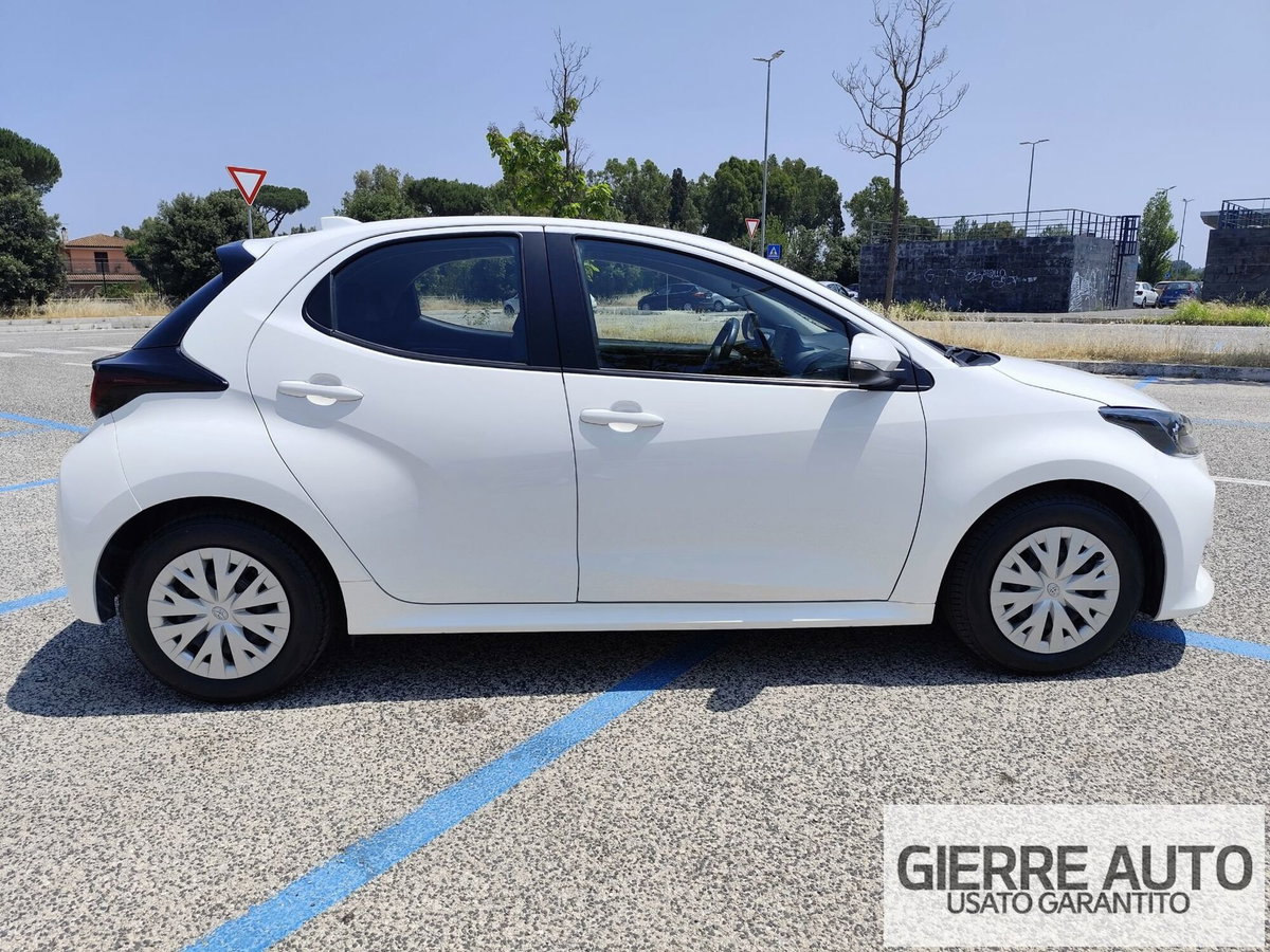 Toyota Yaris 1.0 5 porte Active (7)
