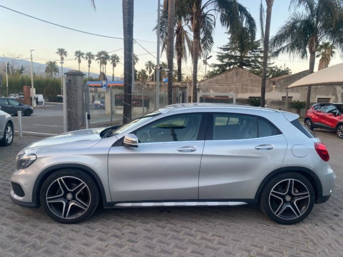 Mercedes-Benz GLA SUV 200 CDI Automatic 4Matic Premium (4)