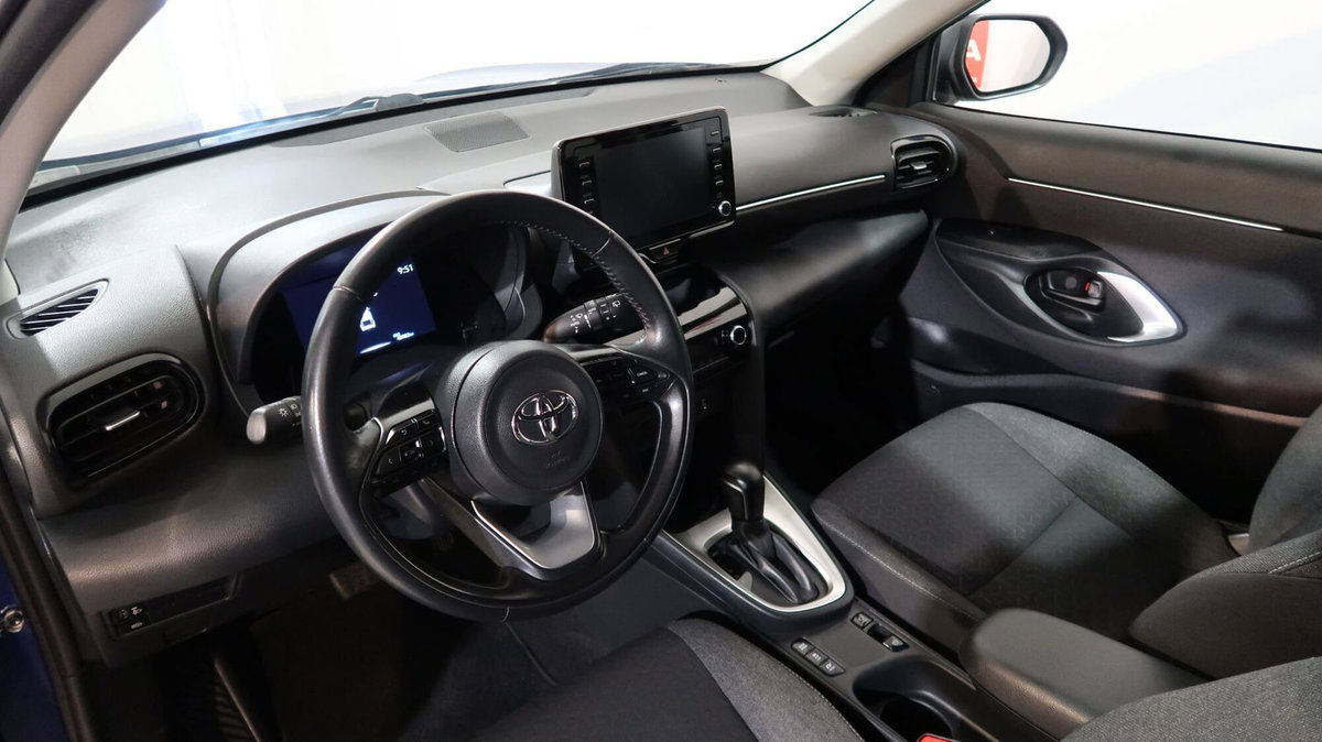 Toyota Yaris Cross 1.5h GR Sport Black Sky fwd 116cv e-cvt (2)