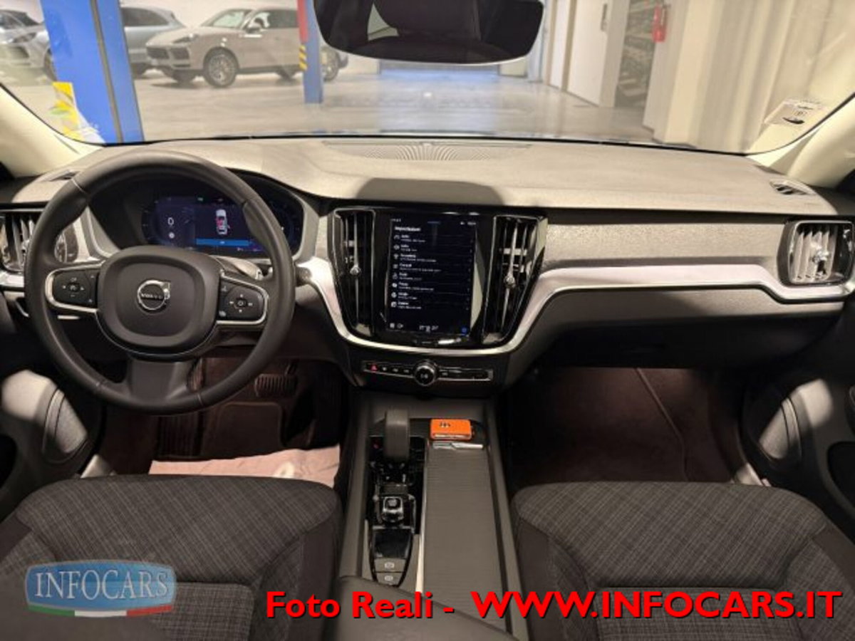 Volvo V60 B4 (d) automatico Core (11)