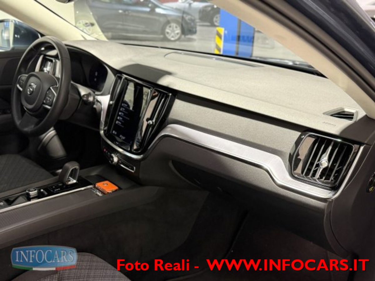 Volvo V60 B4 (d) automatico Core (12)