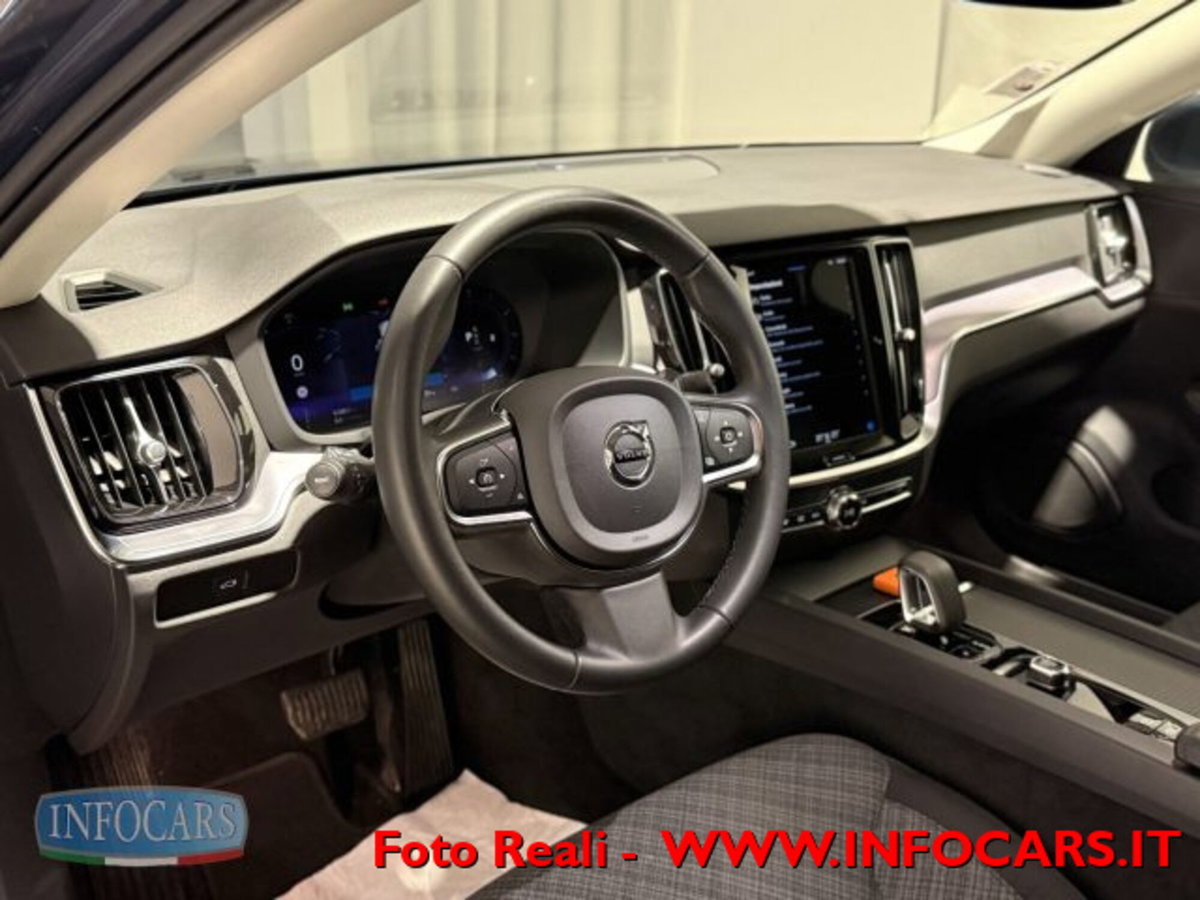 Volvo V60 B4 (d) automatico Core (9)