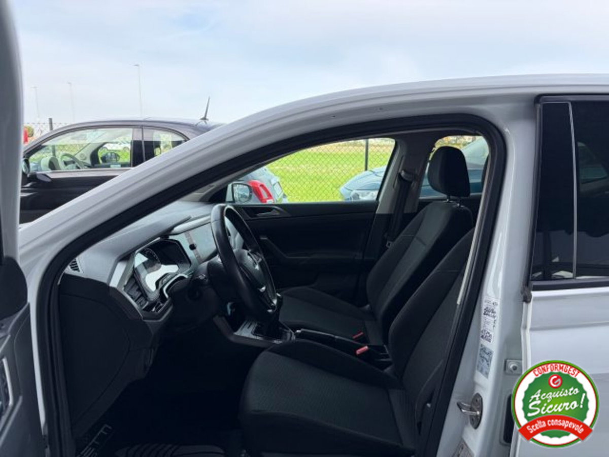 Volkswagen Polo 1.0 Young 80cv (11)