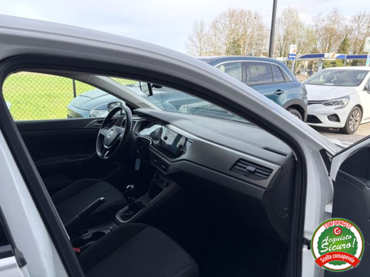 Volkswagen Polo 1.0 Young 80cv (14)
