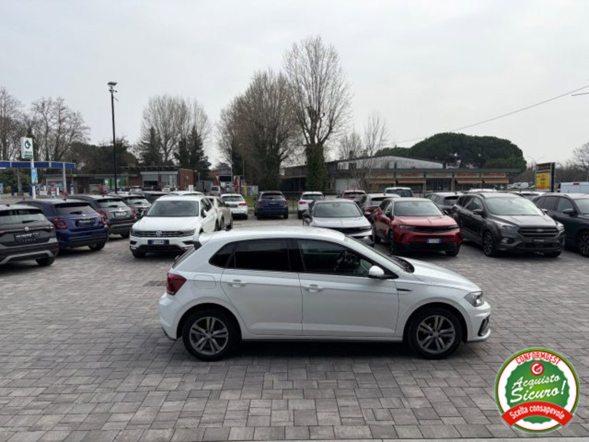 Volkswagen Polo 1.0 Young 80cv (8)
