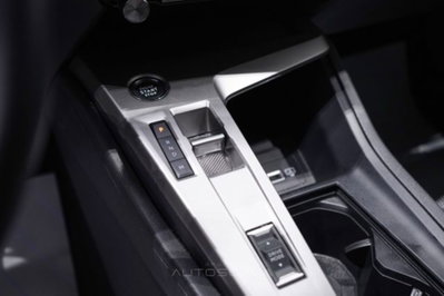 Peugeot 408 1.2 hybrid Allure 136cv e-dsc6 (15)