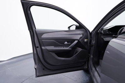 Peugeot 408 1.2 hybrid Allure 136cv e-dsc6 (12)