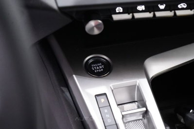 Peugeot 408 1.2 hybrid Allure 136cv e-dsc6 (16)