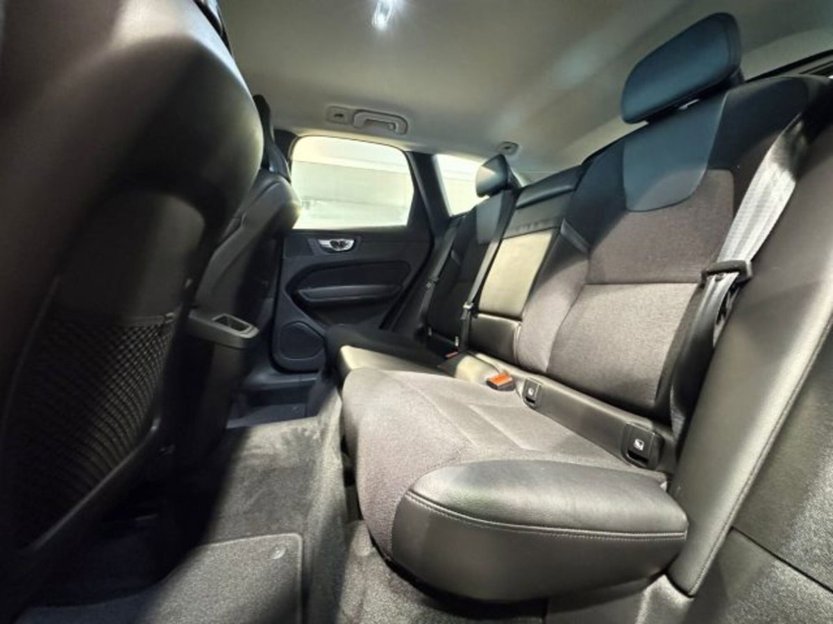 Volvo XC60 2.0 b4 Essential auto (12)