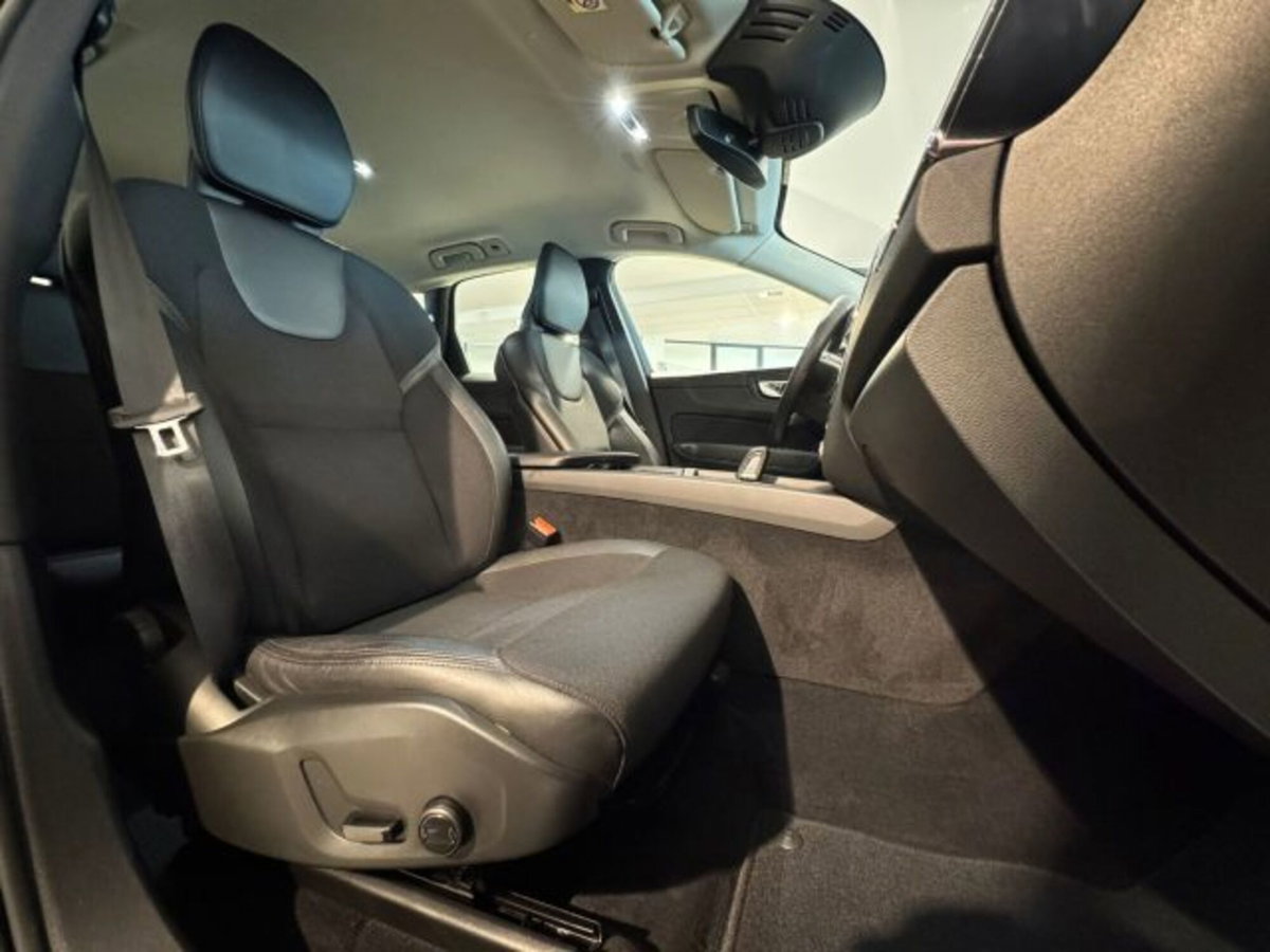 Volvo XC60 2.0 b4 Essential auto (14)