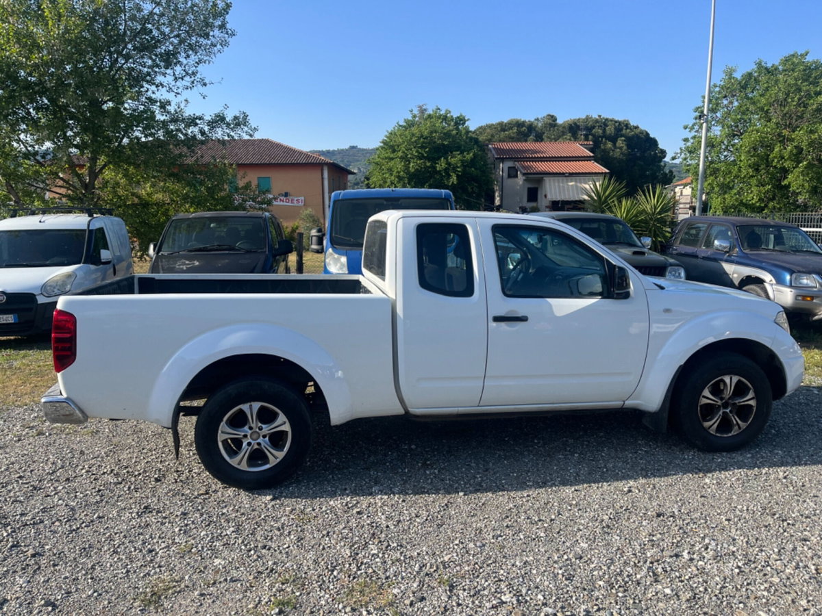 Nissan Navara 2.5 dCi 4 porte Double Cab SE (2)