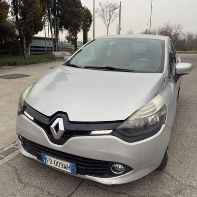 Renault Clio 1.2 75CV 5 porte Wave usata