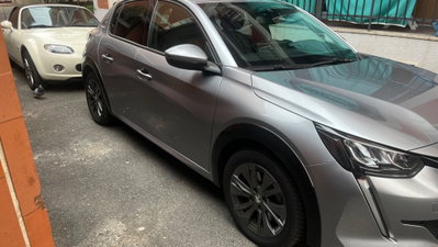 Peugeot 208 motore elettrico 136 CV 5 porte Active Pack (2)