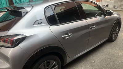 Peugeot 208 motore elettrico 136 CV 5 porte Active Pack (3)