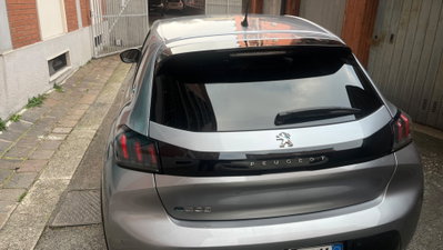 Peugeot 208 motore elettrico 136 CV 5 porte Active Pack (4)