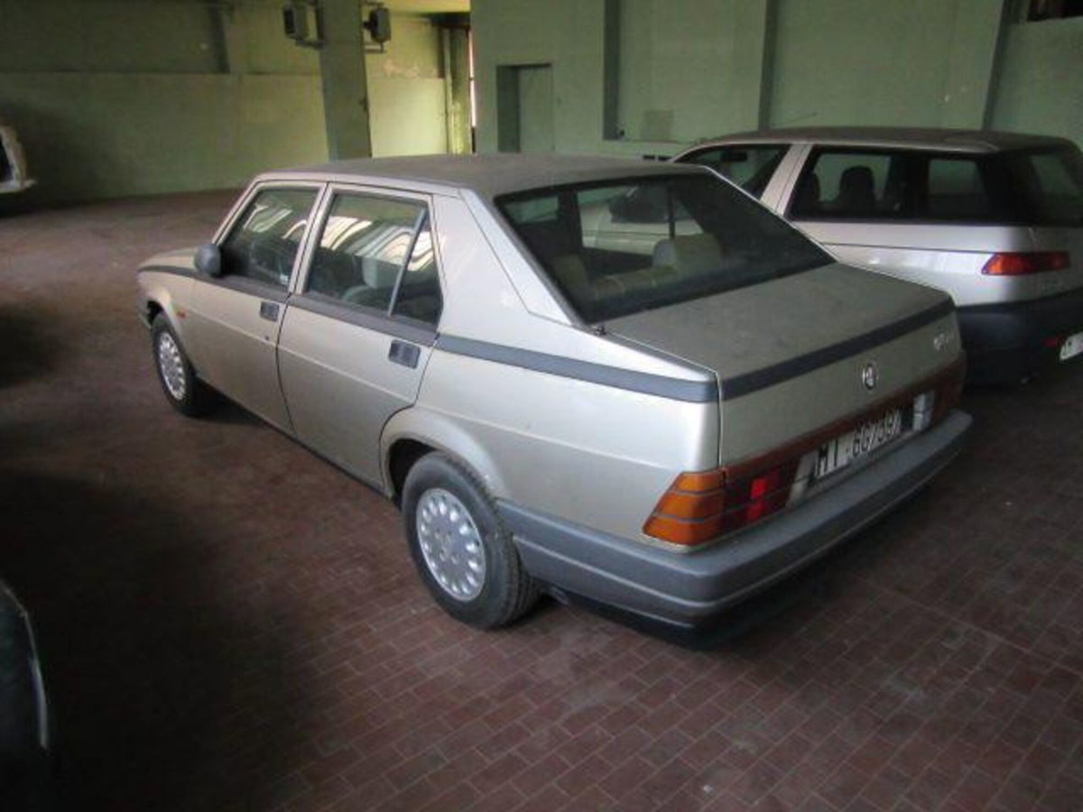Alfa Romeo 75 1.6 (3)