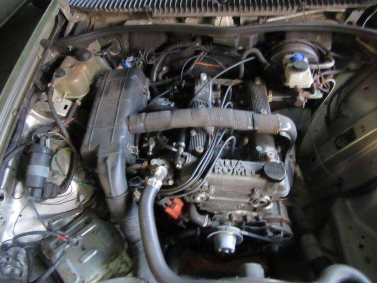 Alfa Romeo 75 1.6 (5)