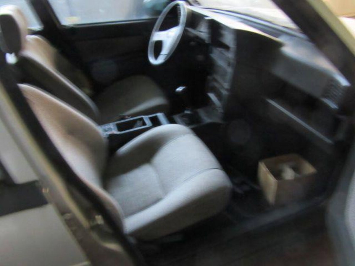 Alfa Romeo 75 1.6 (6)