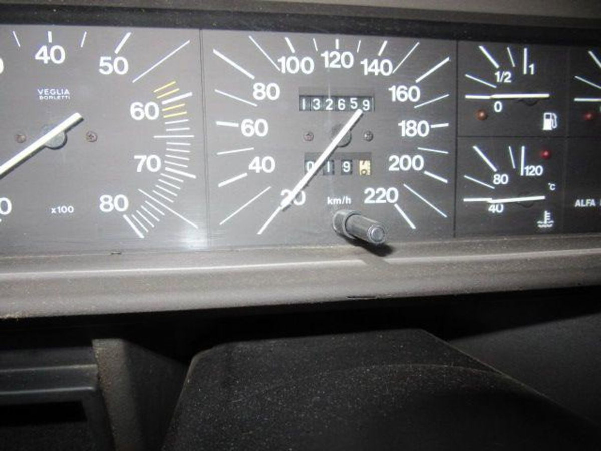 Alfa Romeo 75 1.6 (8)