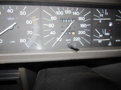 Alfa Romeo 75 1.6 (8)