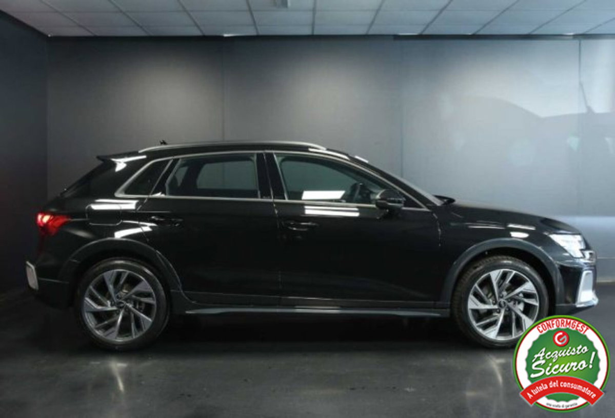Audi A3 allstreet 2.0 tdi Identity Contrast 150cv s-tronic (9)